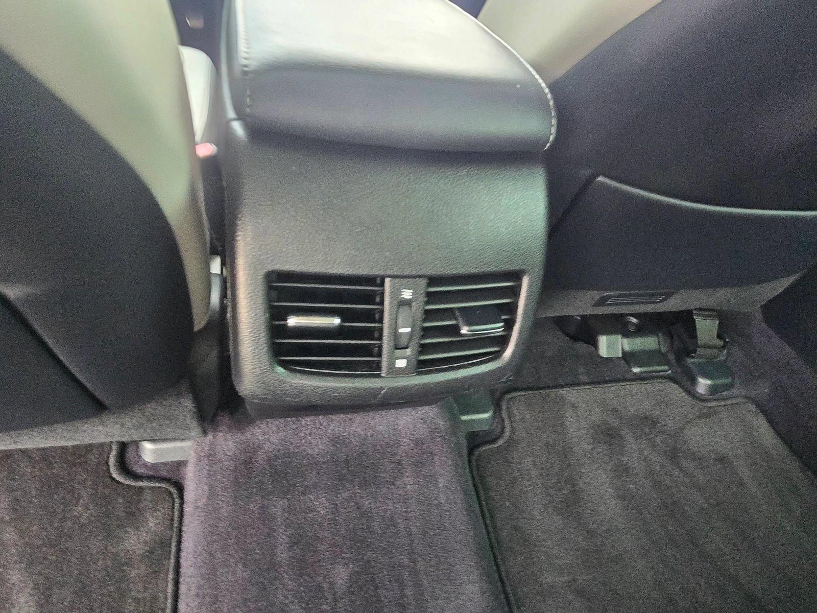 Used 2014 Lexus ES 300h w/ Luxury Package w/Bamboo Trim FWD image 11