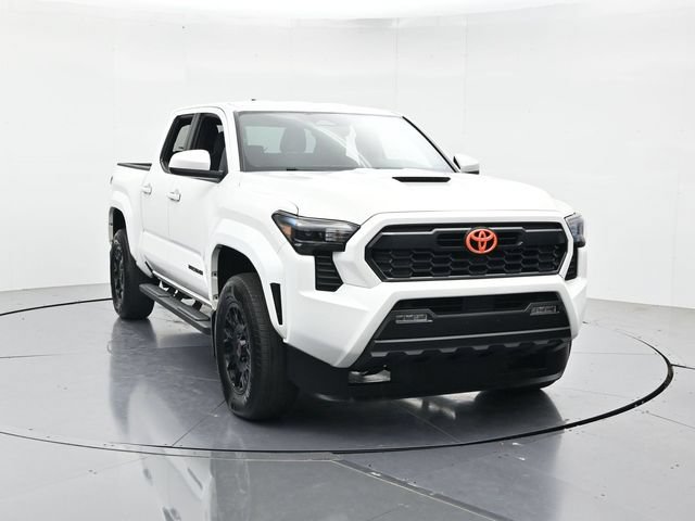 Used 2025 Toyota Tacoma TRD Sport AWD/4WD image 4