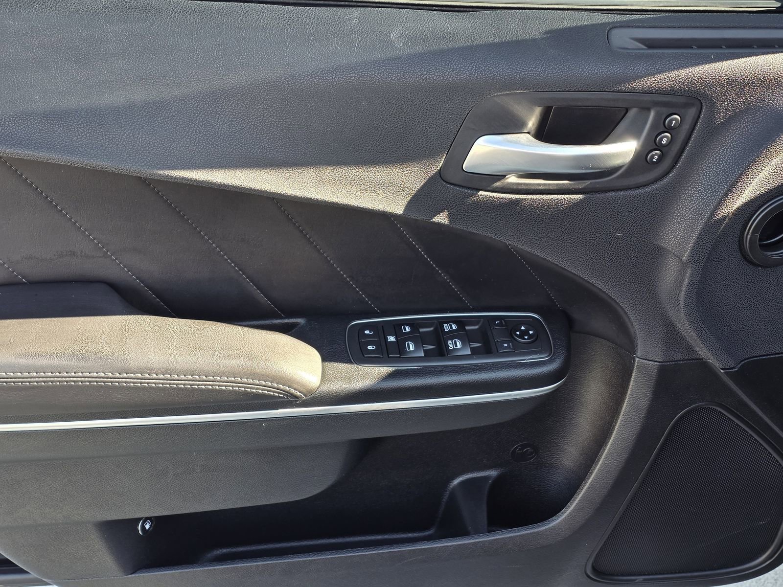 Used 2018 Dodge Charger R/T w/ Plus Group image 15