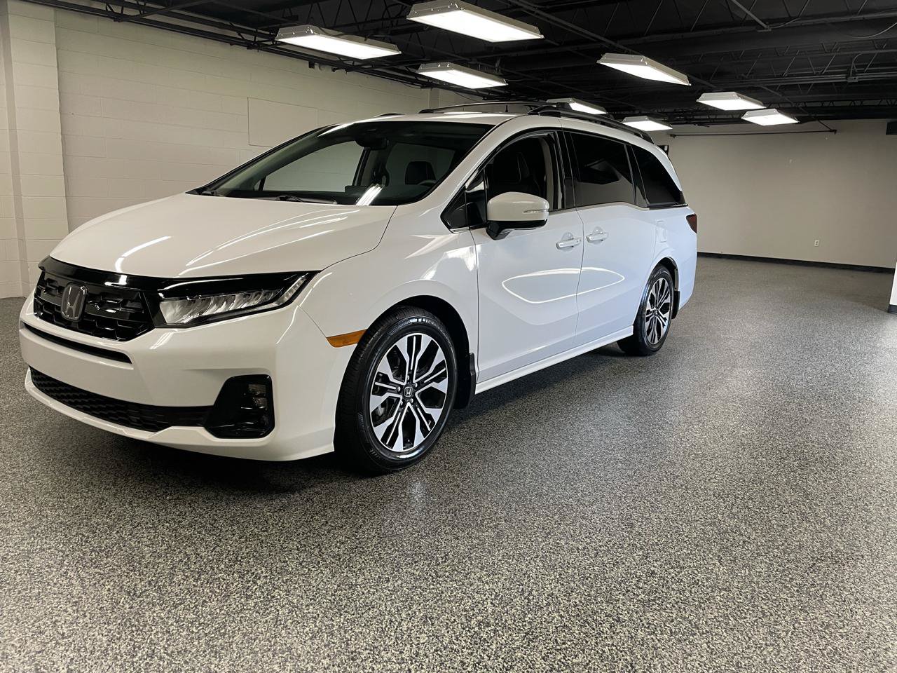 Used 2026 Honda Odyssey Elite image 9