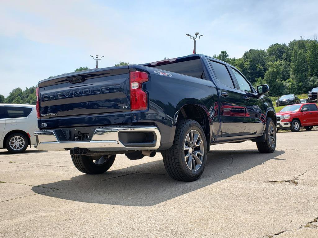 Used 2022 Chevrolet Silverado 1500 LT AWD/4WD image 3