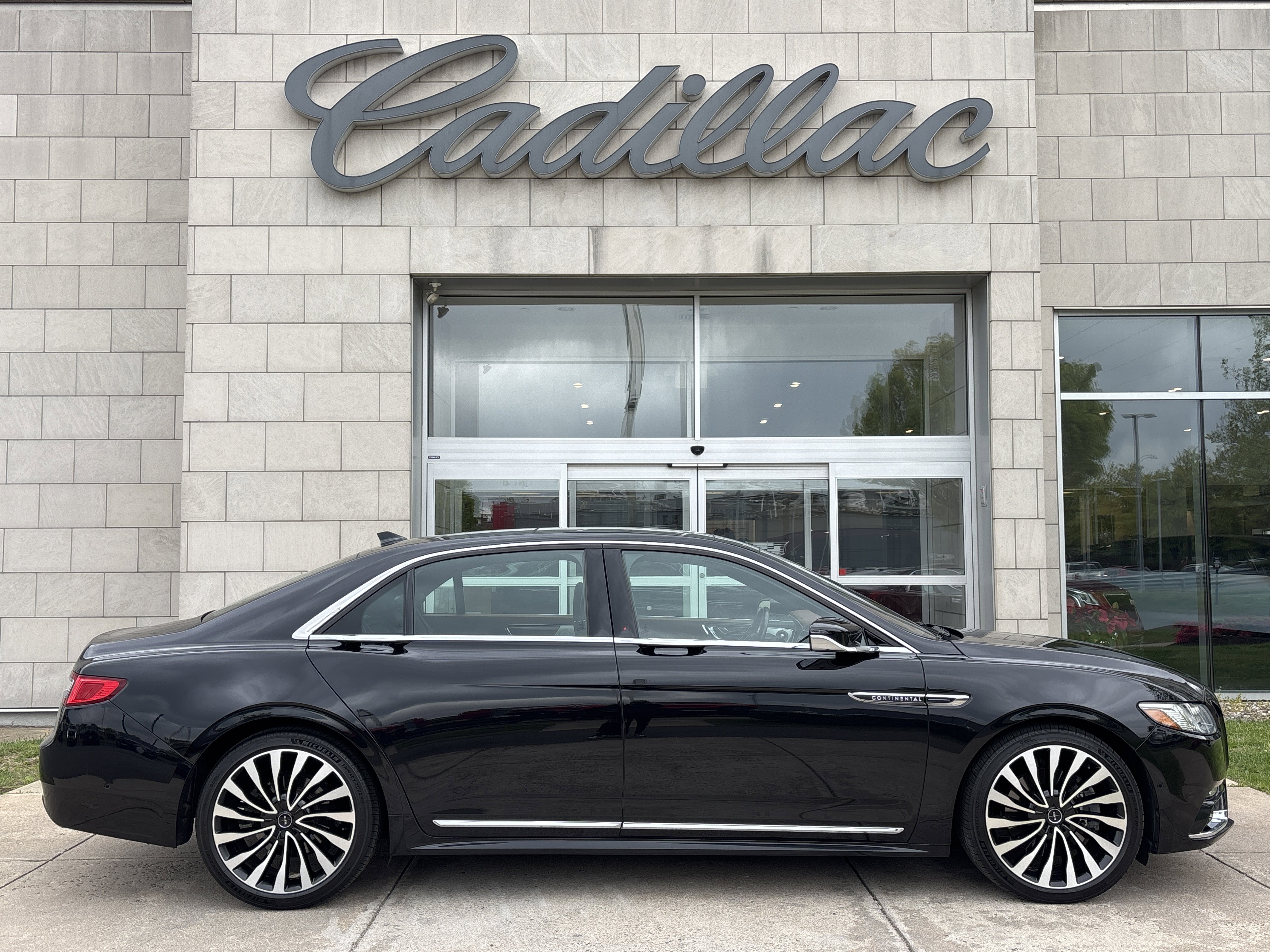 Used 2019 Lincoln Continental Black Label AWD/4WD image 3