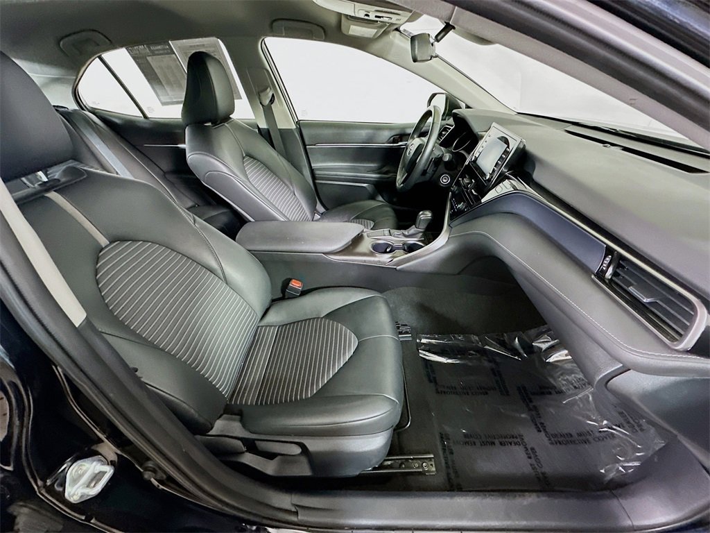 Used 2024 Toyota Camry SE image 12