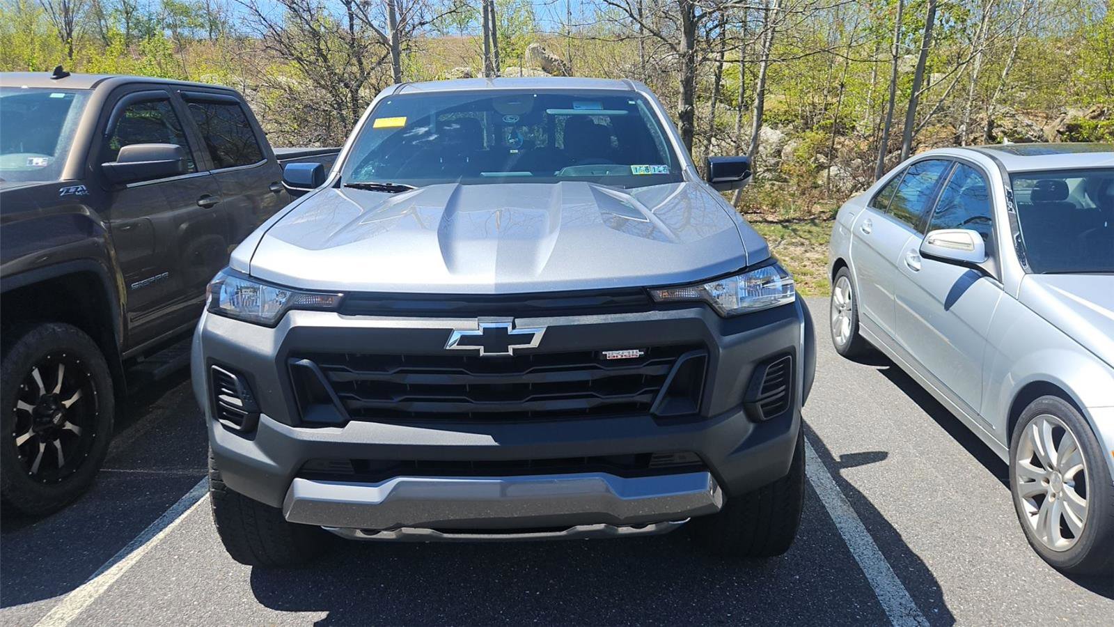 Used 2023 Chevrolet Colorado Trail Boss w/ LPO, Dark Essentials Package AWD/4WD image 2