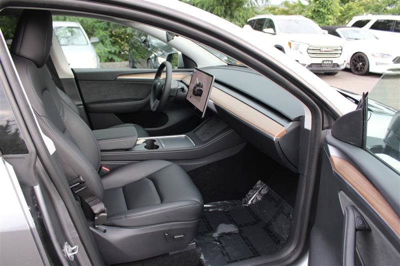 Used 2025 Tesla Model Y Long Range AWD/4WD image 11