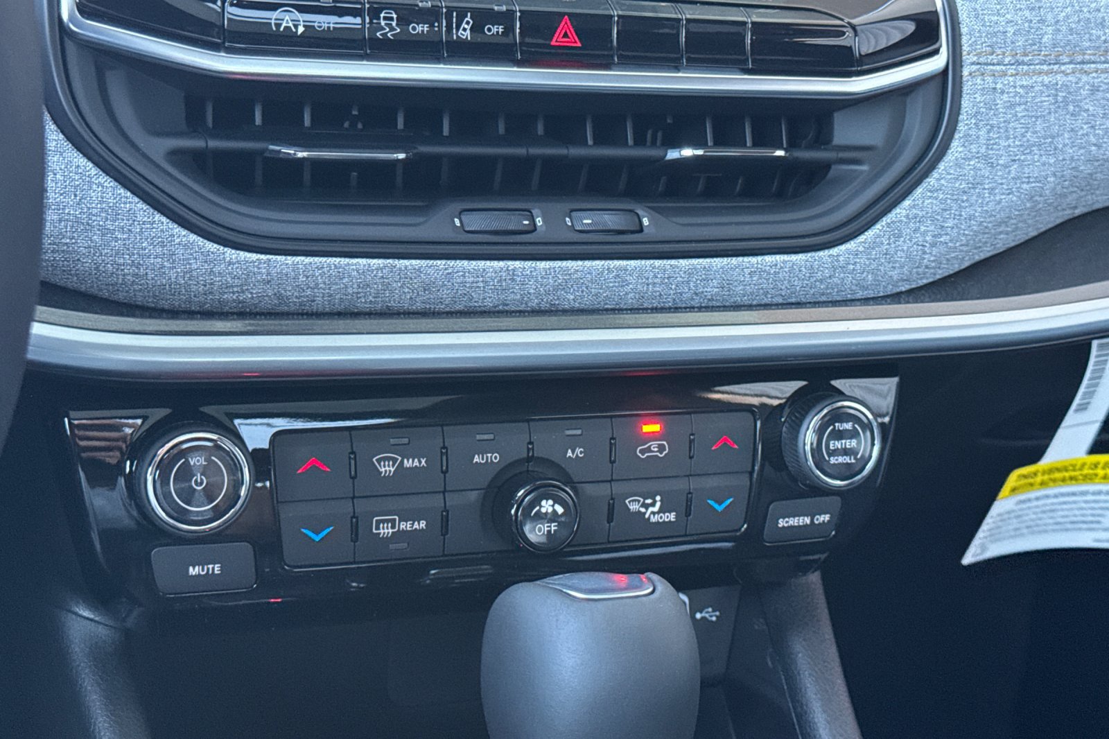 New 2026 Jeep Compass Latitude AWD/4WD image 19