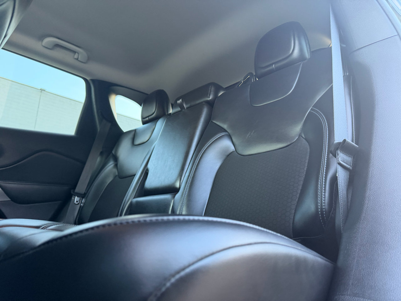 Used 2020 Jeep Cherokee Latitude Plus w/ Cold Weather Group image 9