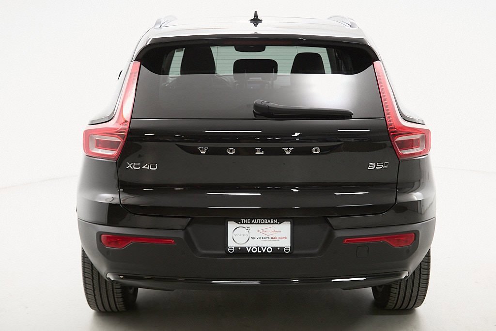 Certified 2024 Volvo XC40 B5 Plus w/ Climate Package image 8