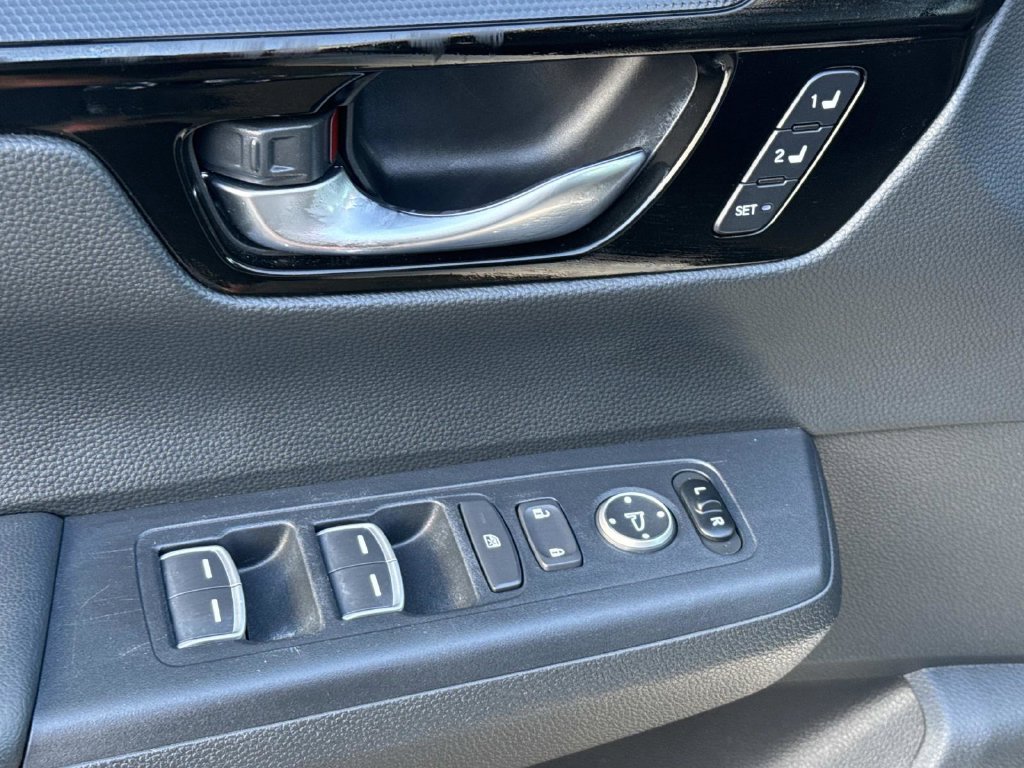Used 2025 Honda CR-V EX-L image 18