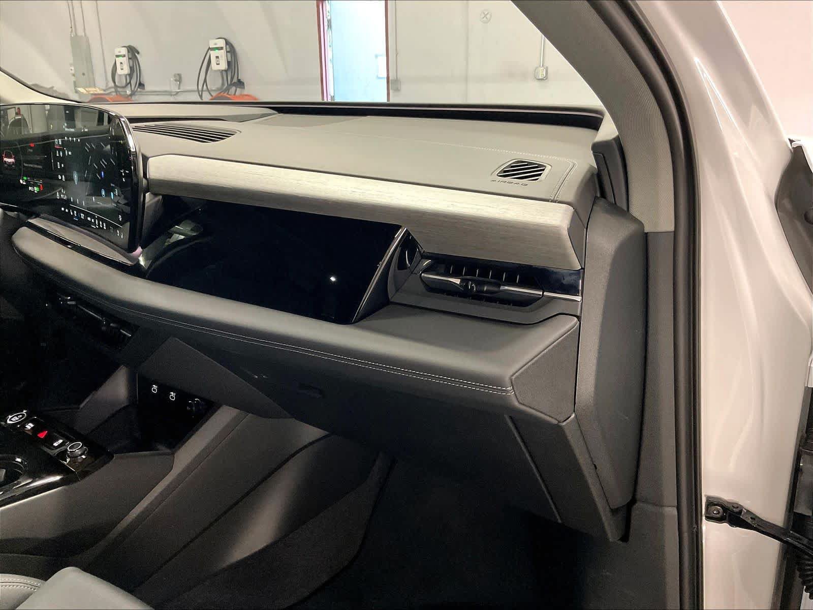 Certified 2025 Audi Q6 e-tron Premium Plus w/ Premium Plus AWD/4WD image 17