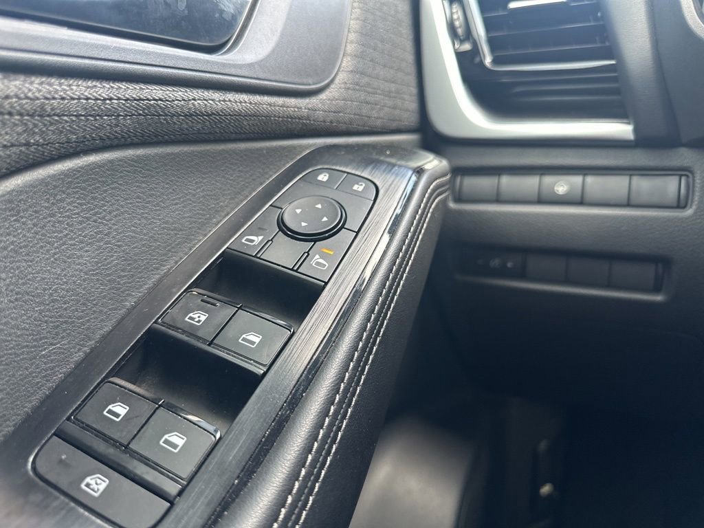 Used 2022 Nissan Rogue SV image 12