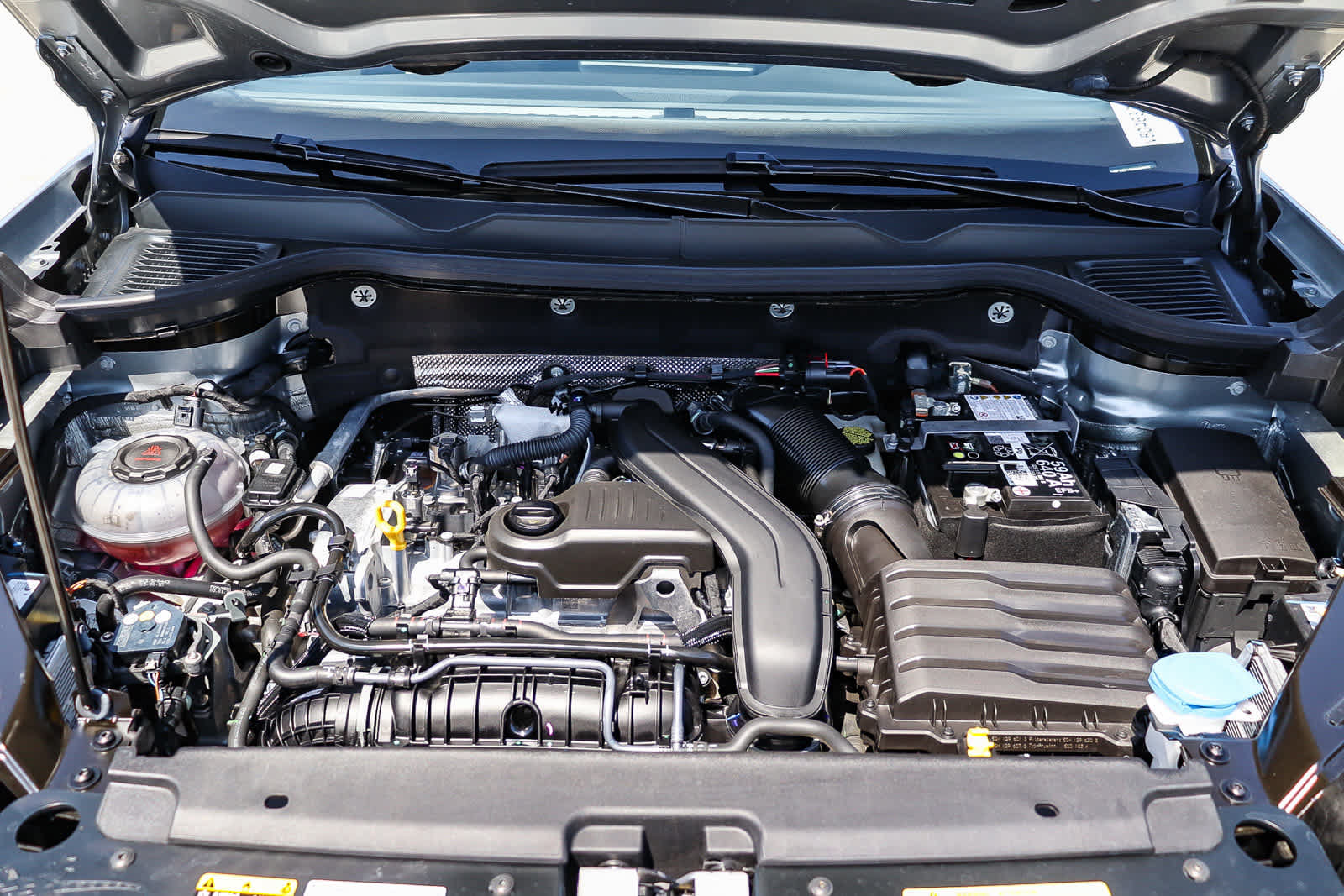New 2025 Volkswagen Taos SE FWD image 29
