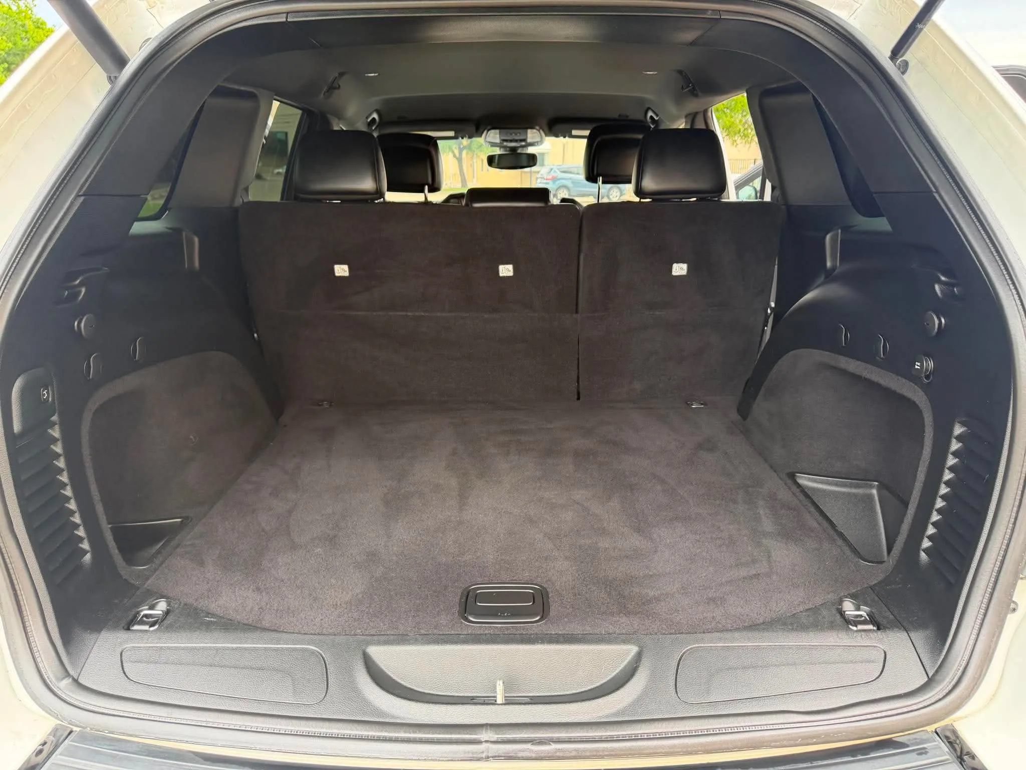 Used 2018 Jeep Grand Cherokee Altitude RWD image 20