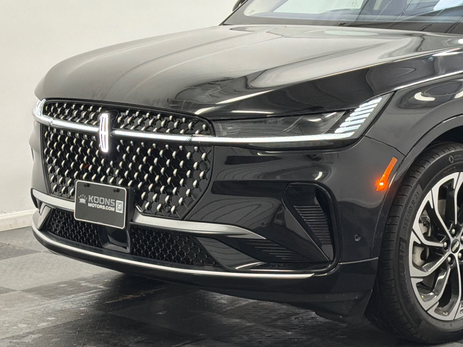 Used 2024 Lincoln Nautilus Reserve image 2