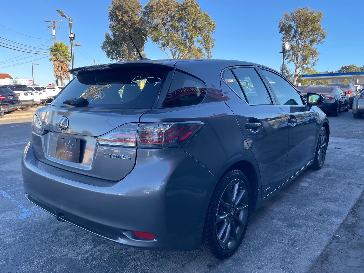 Used 2013 Lexus CT 200h w/ F Sport Pkg w/Nuluxe Trim FWD image 5