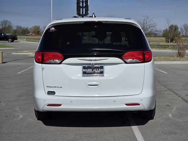 Used 2018 Chrysler Pacifica L image 6
