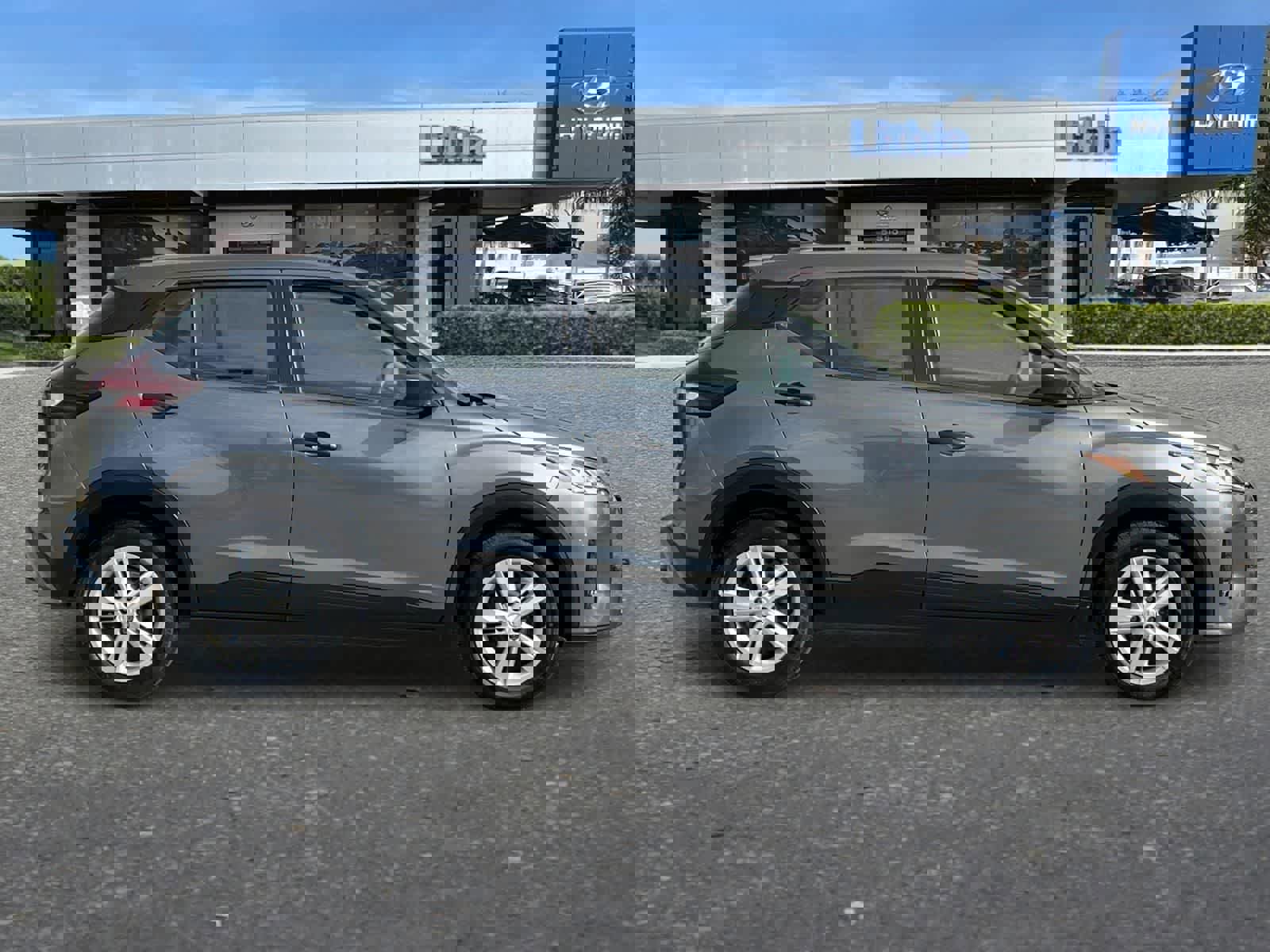 Used 2024 Nissan Kicks S image 9