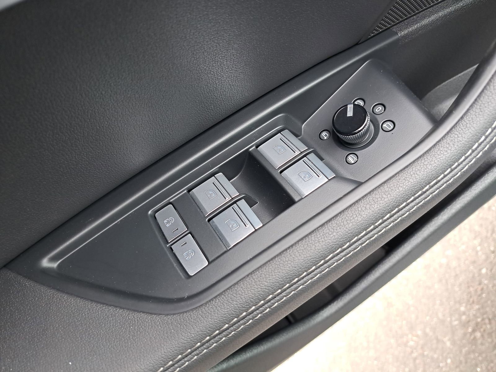 Certified 2023 Audi e-tron Premium Plus w/ Premium Plus Package AWD/4WD image 29