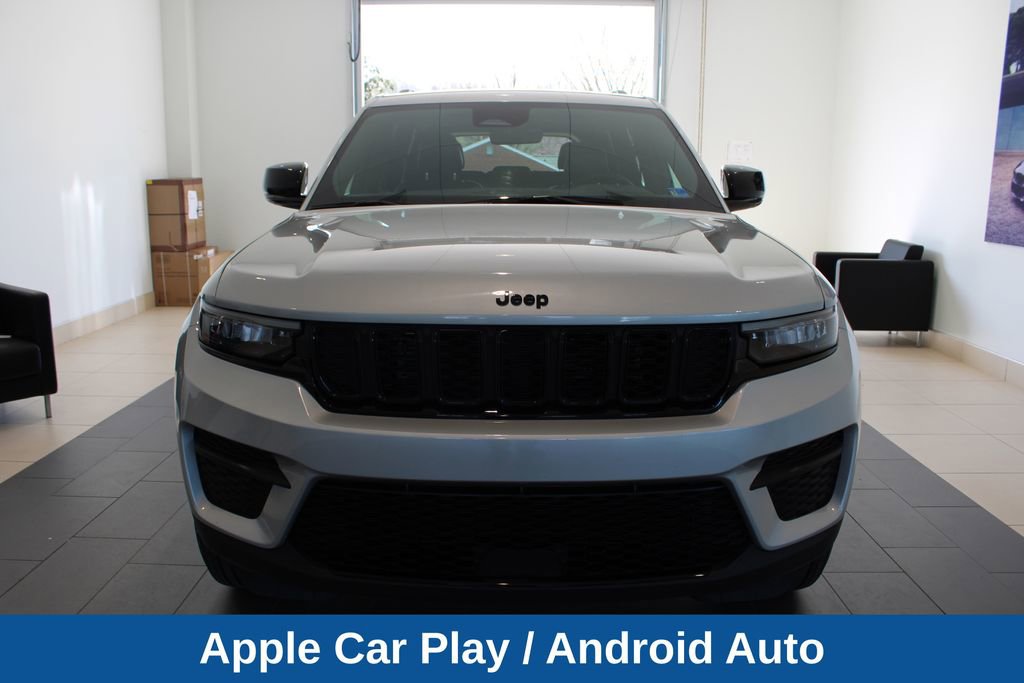 Used 2025 Jeep Grand Cherokee Altitude AWD/4WD image 14