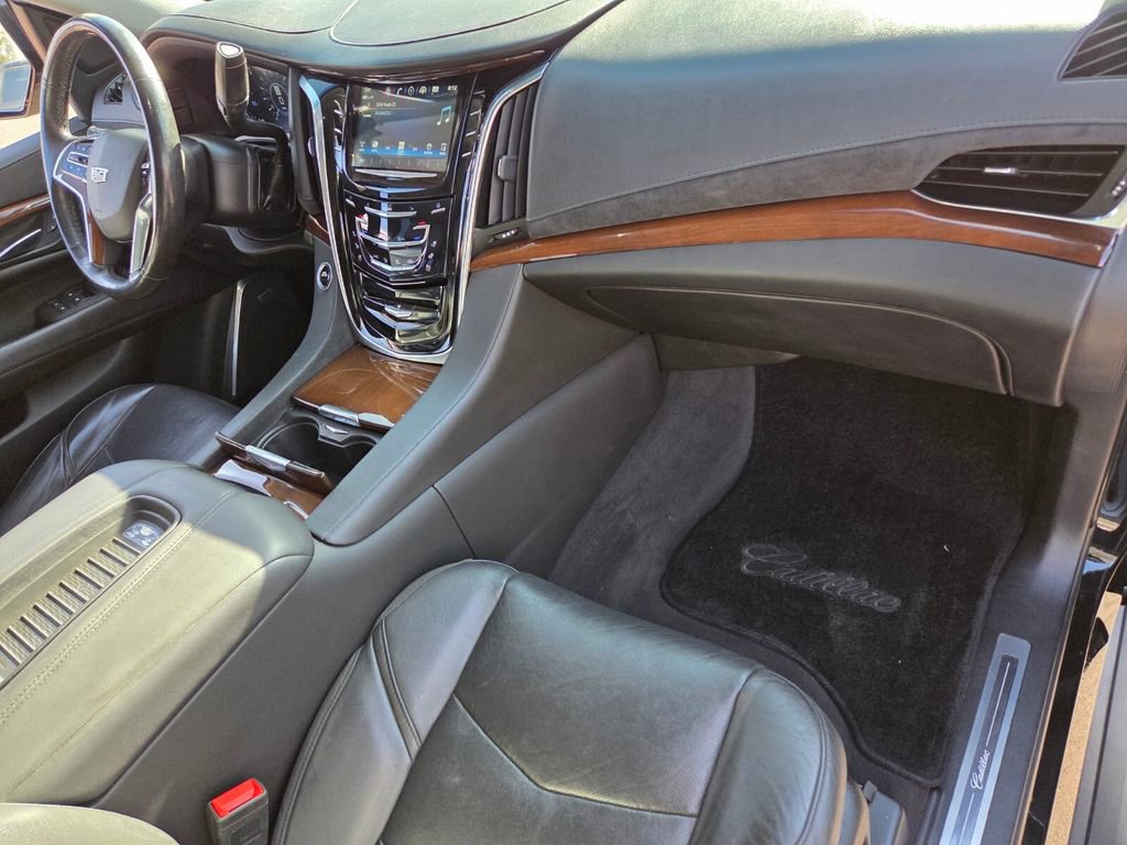 Used 2019 Cadillac Escalade Premium Luxury w/ Escalade Sport Edition AWD/4WD image 23