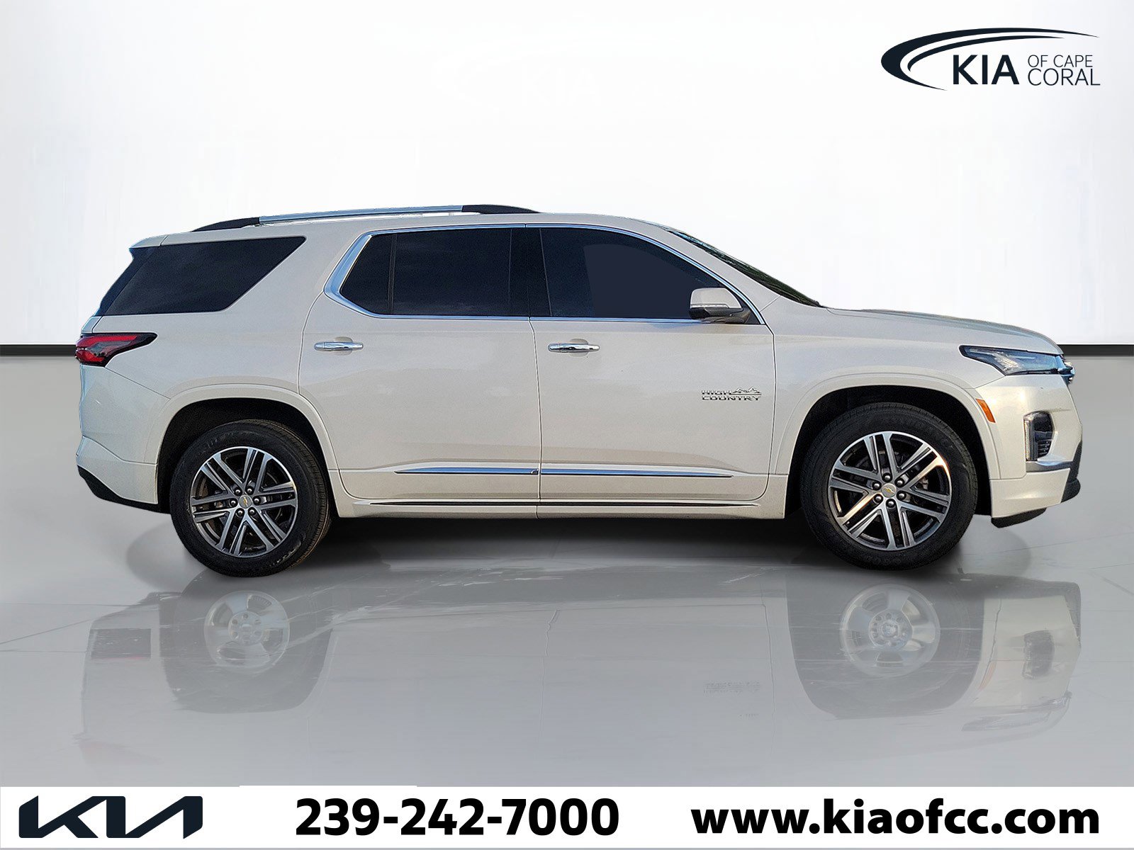 Used 2023 Chevrolet Traverse High Country w/ LPO, 'HIT The Road' Package FWD image 2