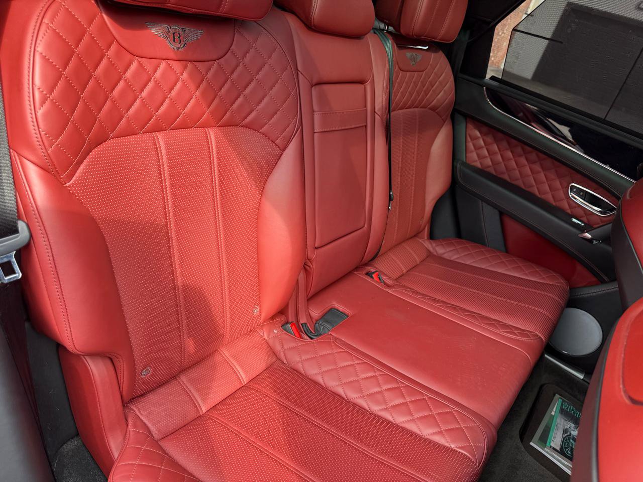 Used 2018 Bentley Bentayga Onyx Edition image 8