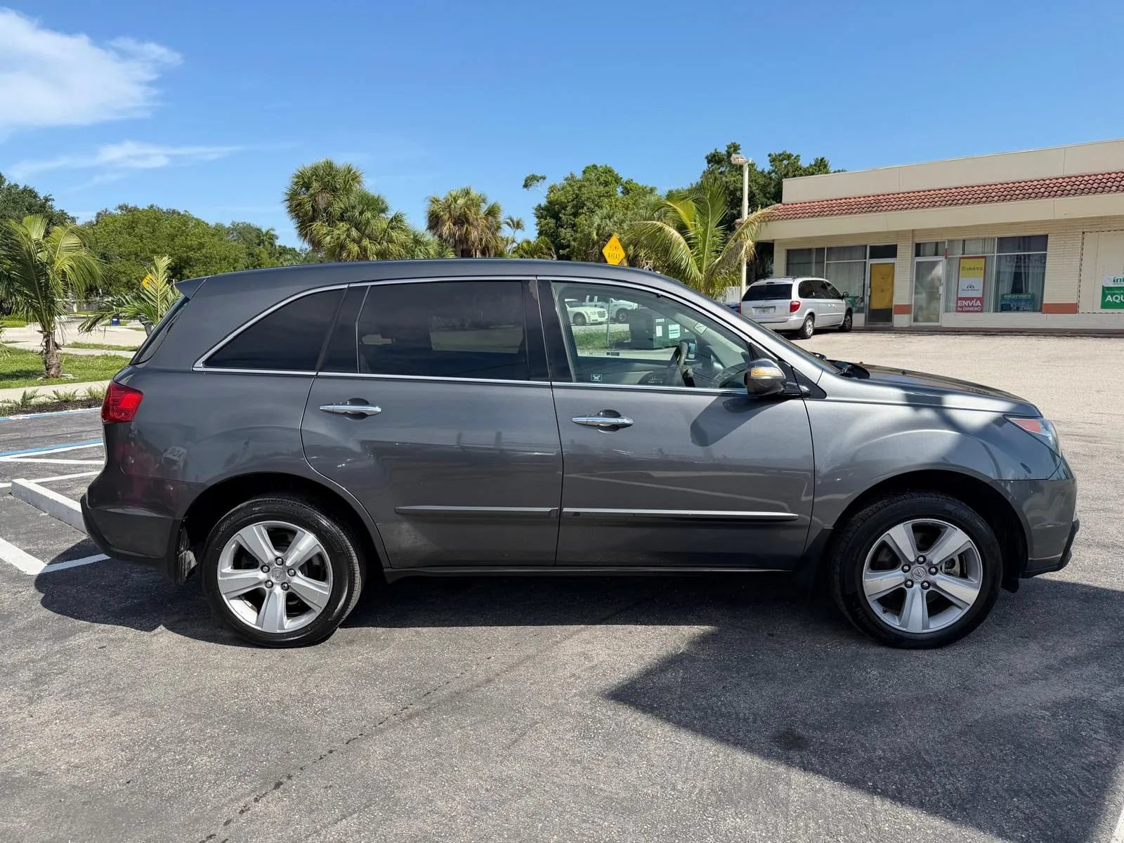Used 2011 Acura MDX w/ Technology & Entertainment AWD/4WD image 4