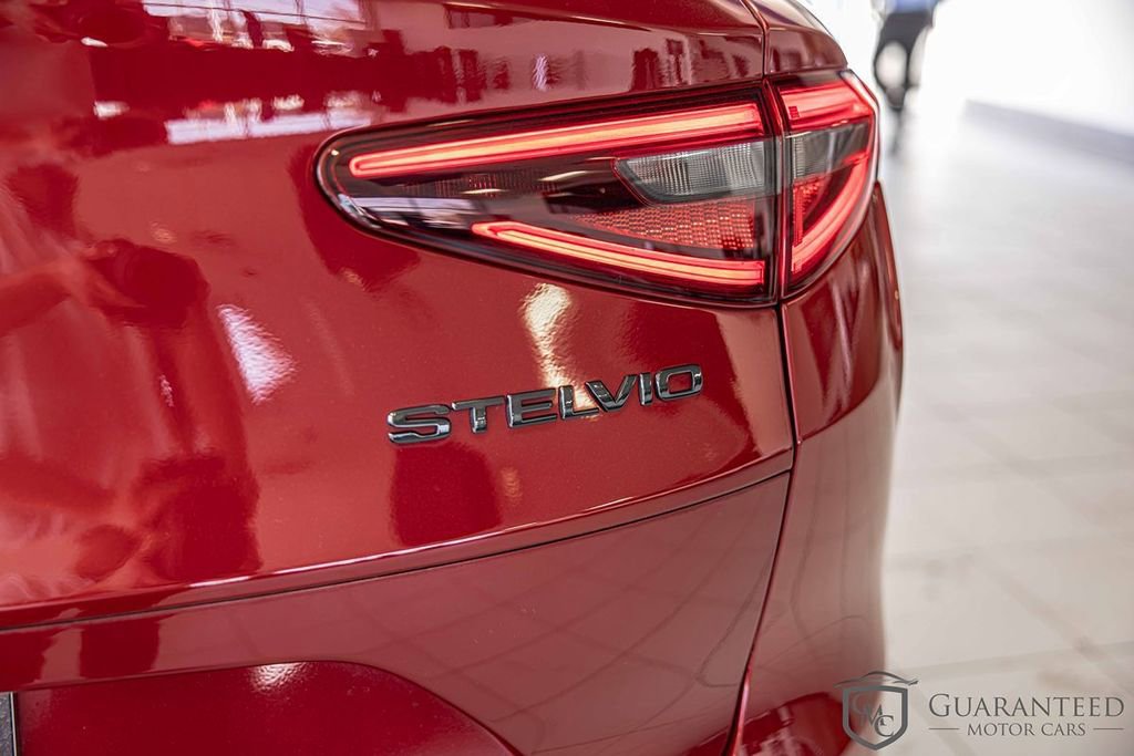 Used 2021 Alfa Romeo Stelvio Quadrifoglio image 15