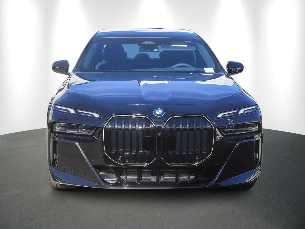 New 2026 BMW 750e xDrive w/ Premium Package AWD/4WD image 2