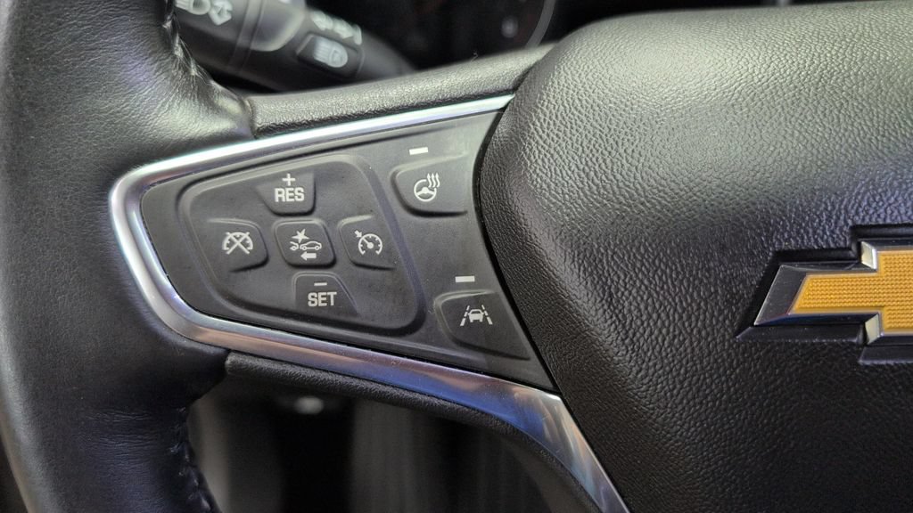 Used 2018 Chevrolet Malibu Premier w/ Premier Sun and Wheel Package FWD image 11