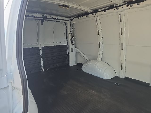Used 2025 GMC Savana 3500 RWD image 31