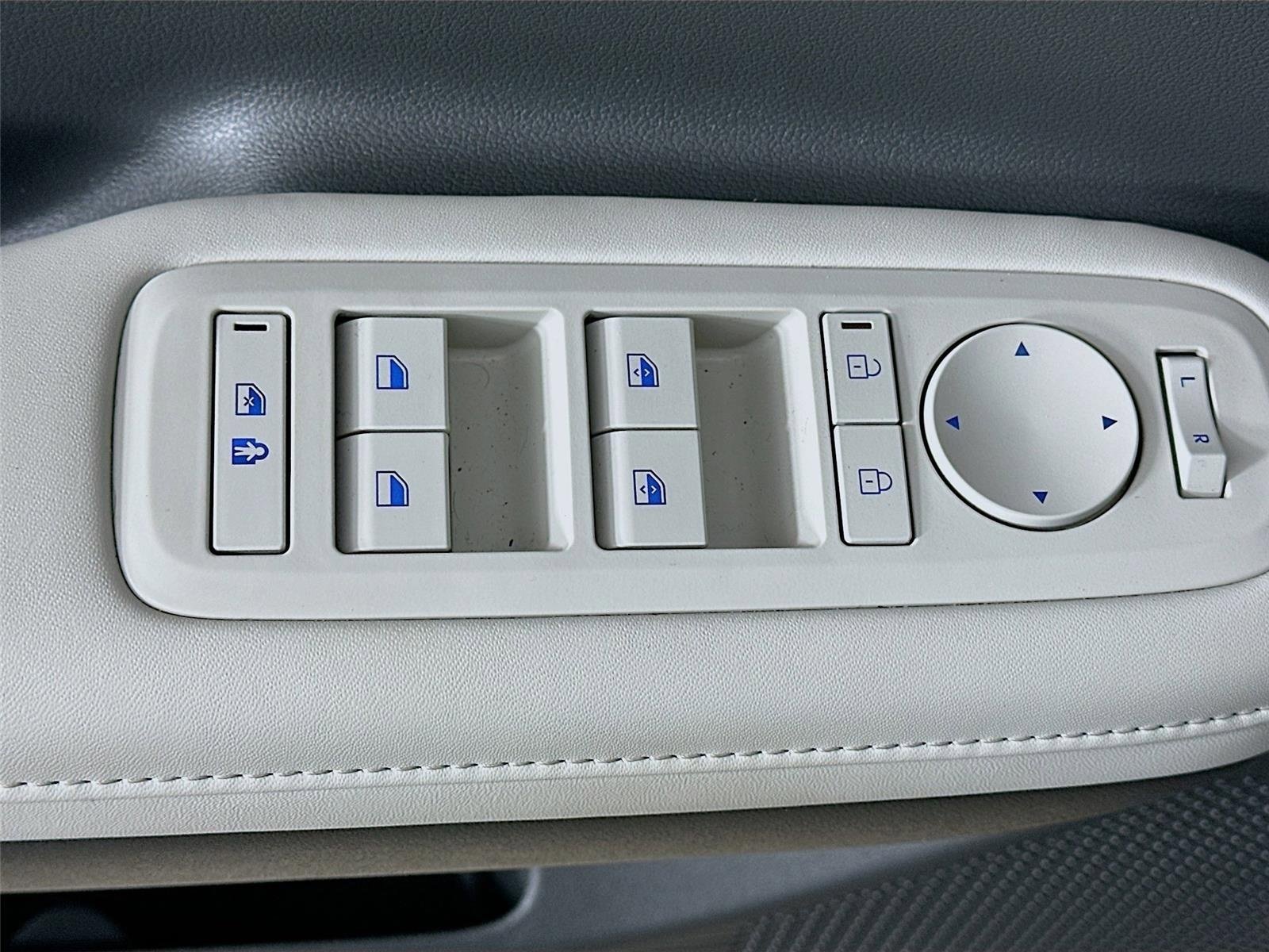 Used 2025 Hyundai Santa Fe SEL image 18