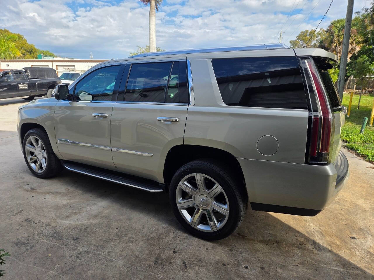 Used 2016 Cadillac Escalade Luxury RWD image 4