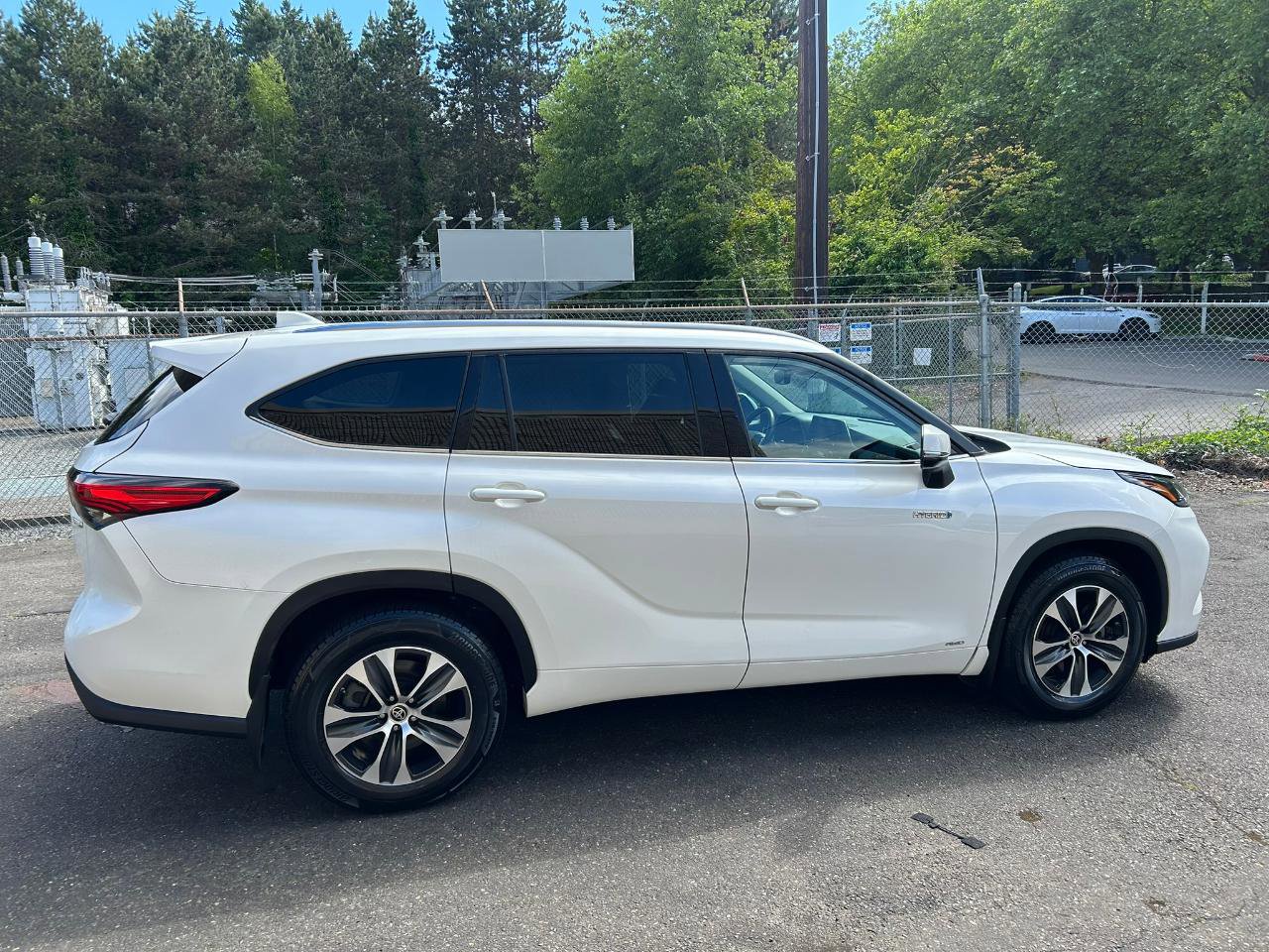 Used 2021 Toyota Highlander XLE image 4