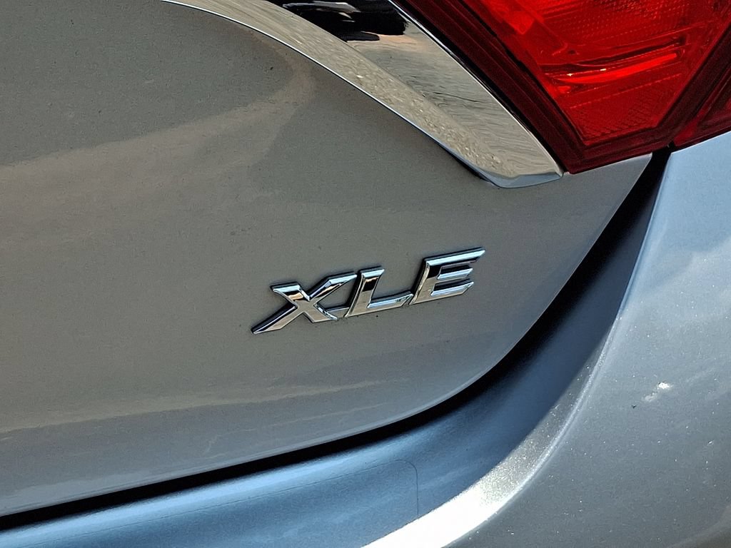 Used 2017 Toyota Camry XLE FWD image 29