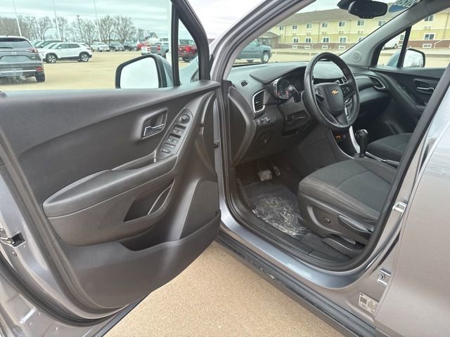 Used 2020 Chevrolet Trax LS w/ Tint and Cruise Package image 9
