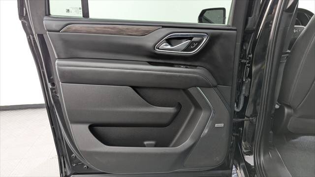 Used 2022 Chevrolet Suburban Z71 w/ Luxury Package AWD/4WD image 16