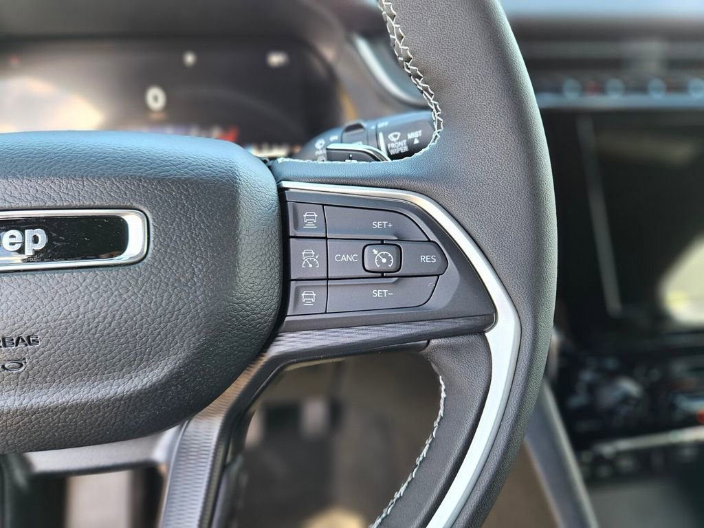 New 2025 Jeep Grand Cherokee Altitude image 27