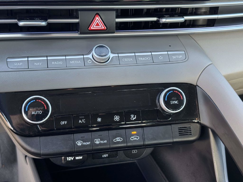 Used 2024 Hyundai Elantra SEL FWD image 26