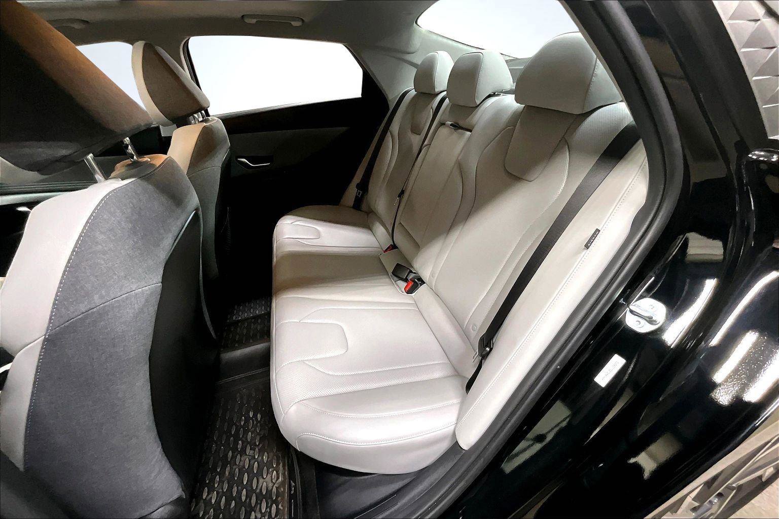 Used 2025 Hyundai Elantra Limited image 26