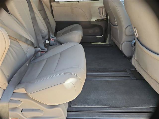 Used 2018 Toyota Sienna XLE w/ XLE Navigation Package FWD image 27