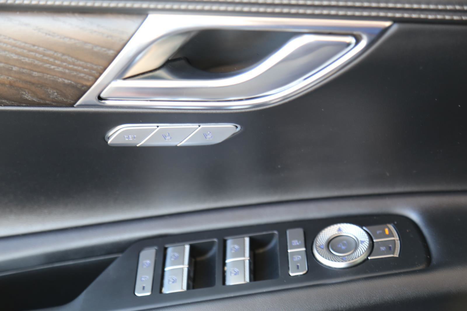 Used 2024 Genesis GV80 2.5T AWD/4WD image 11