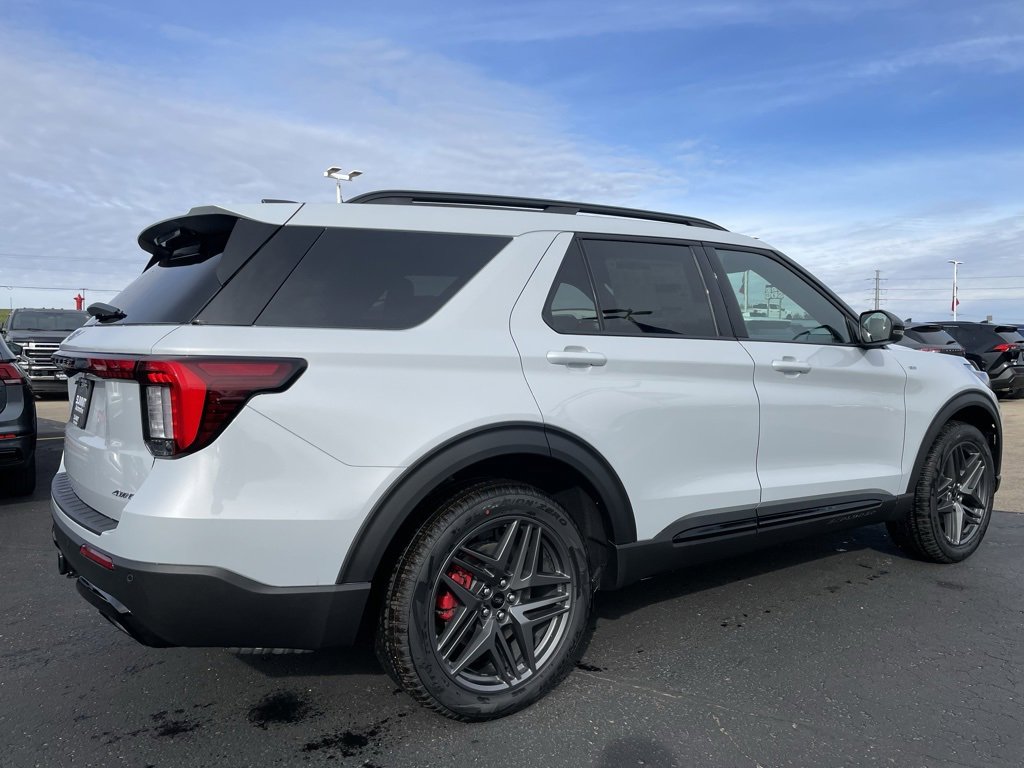 New 2026 Ford Explorer ST-Line w/ ST-Line Street Pack image 4
