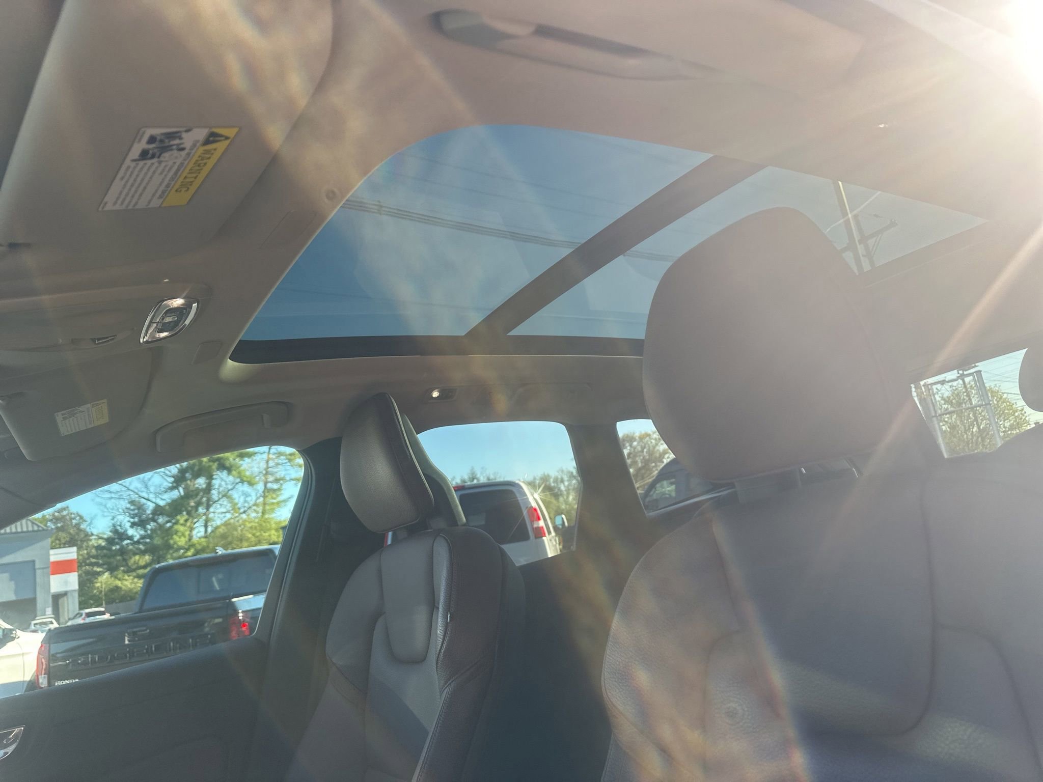 Used 2018 Volvo XC60 T5 Momentum w/ Convenience Package image 25