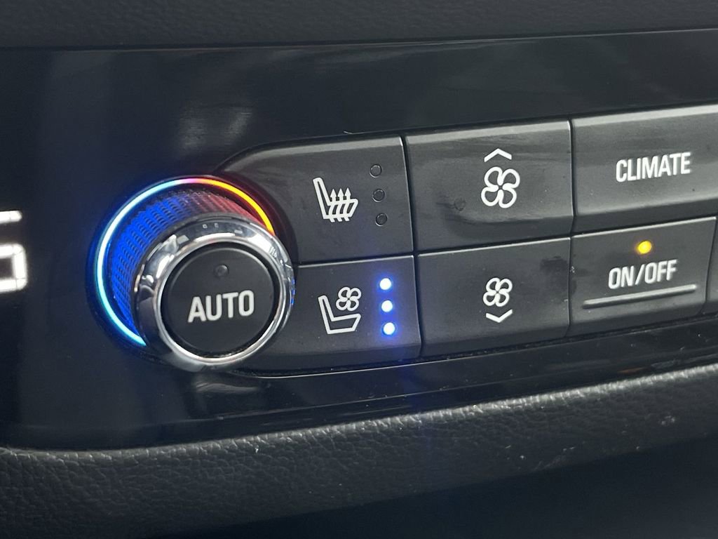 Used 2022 Buick Enclave Premium w/ Experience Buick Package image 37
