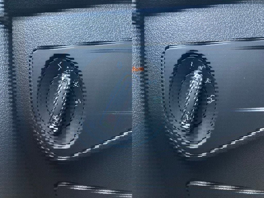 Used 2022 Volkswagen Tiguan SE image 11