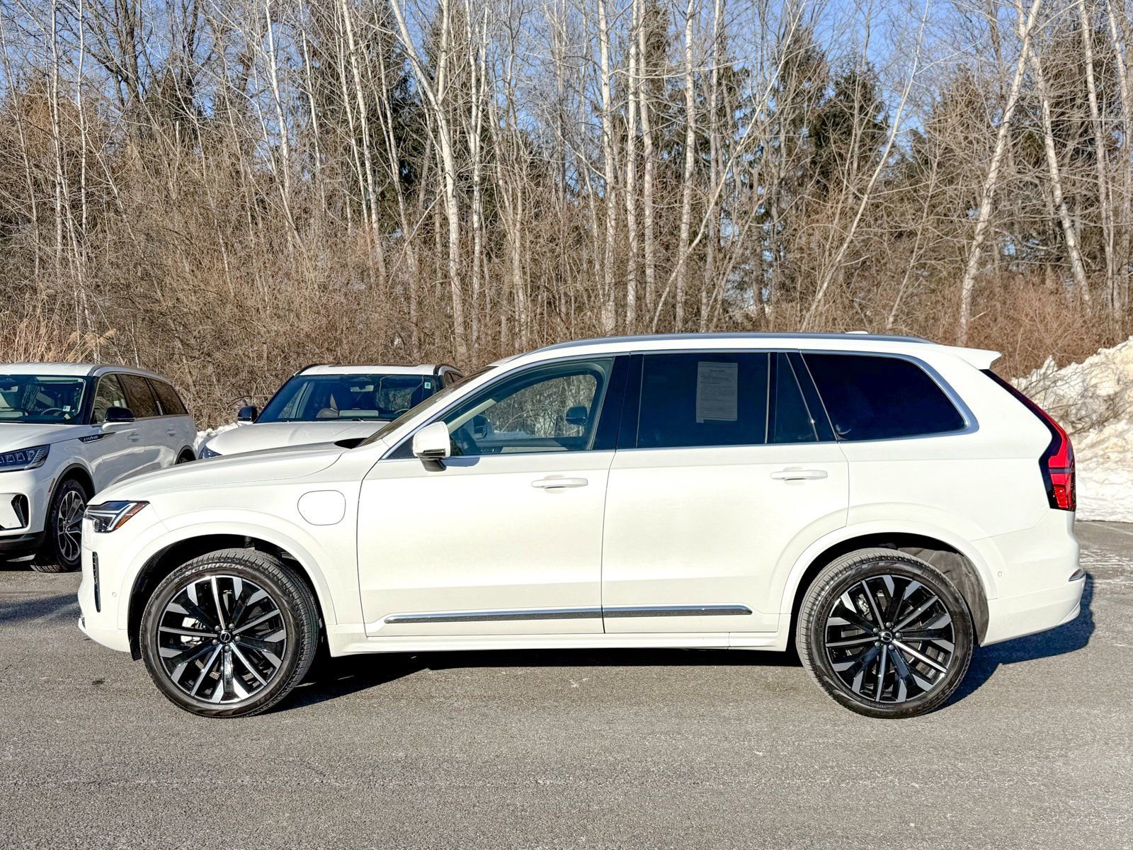 Used 2025 Volvo XC90 T8 Ultra w/ Protection Package AWD/4WD image 8