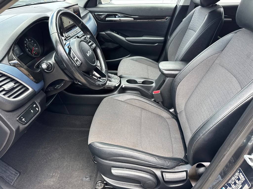 Used 2023 Kia Seltos S w/ Navigation Package FWD image 24
