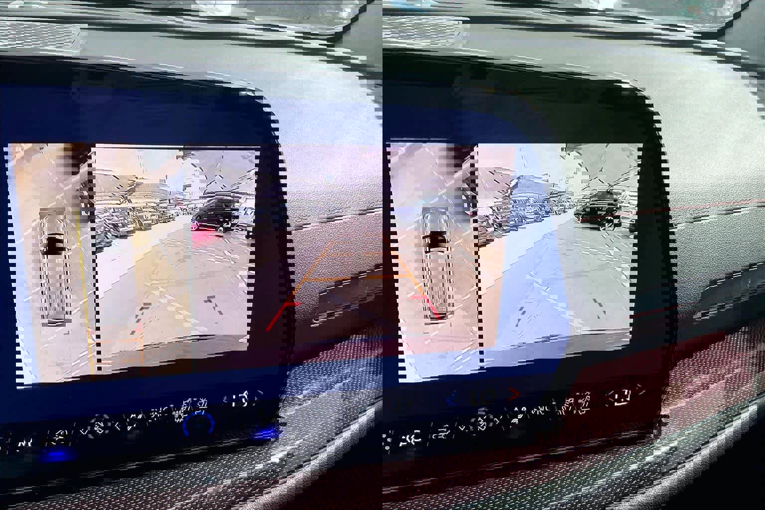 Used 2024 Chevrolet Traverse RS image 27