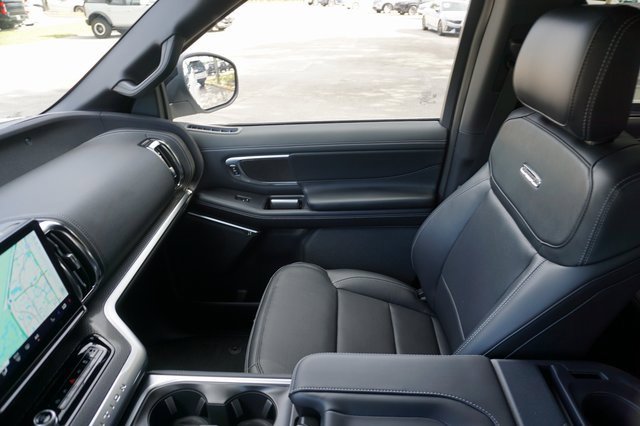 New 2025 Ford Expedition Max Platinum w/ Stealth Performance Package image 32